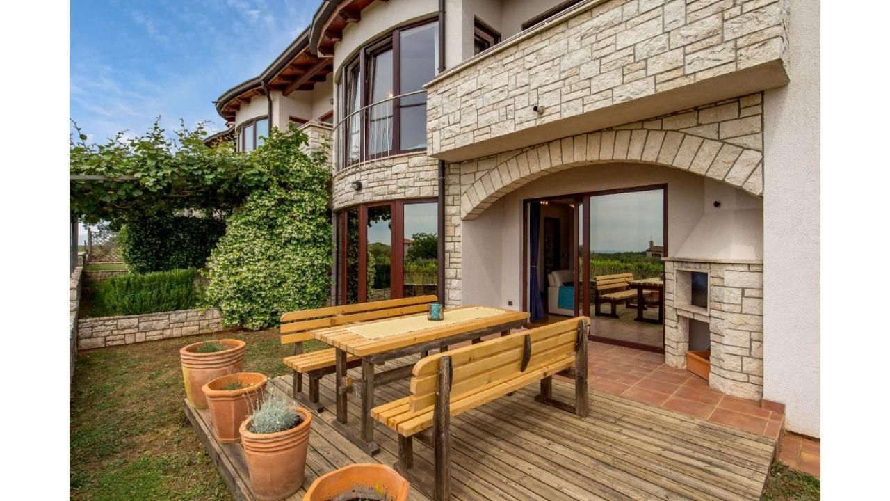 Holiday Home Bellavista Tar-Vabriga Luaran gambar